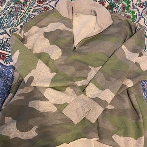 Aerie quarter zip camo sweatshirt M